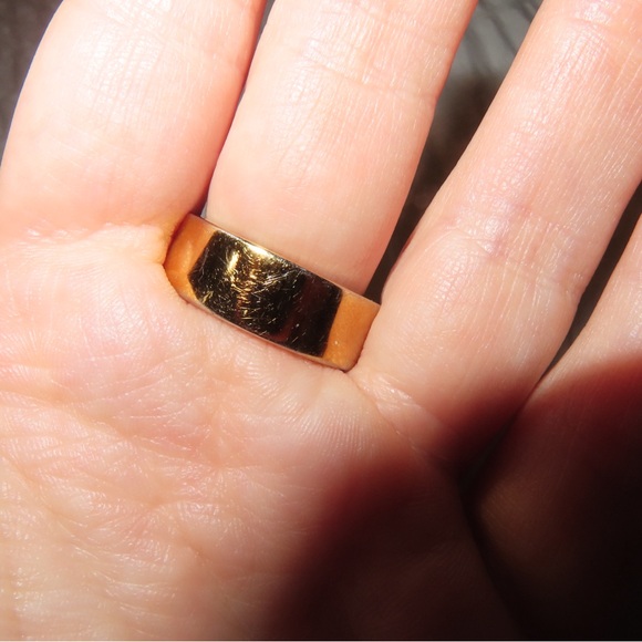 Oura Ring - Gold - Picture 4 of 4